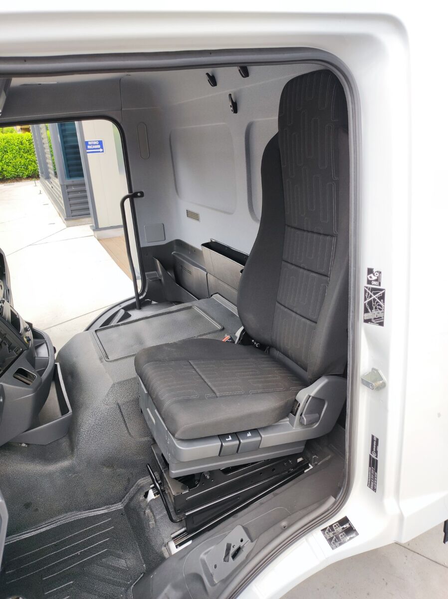 cabina MERCEDES-BENZ ATEGO Euro 6 per camion MERCEDES-BENZ Atego 6 cylinders