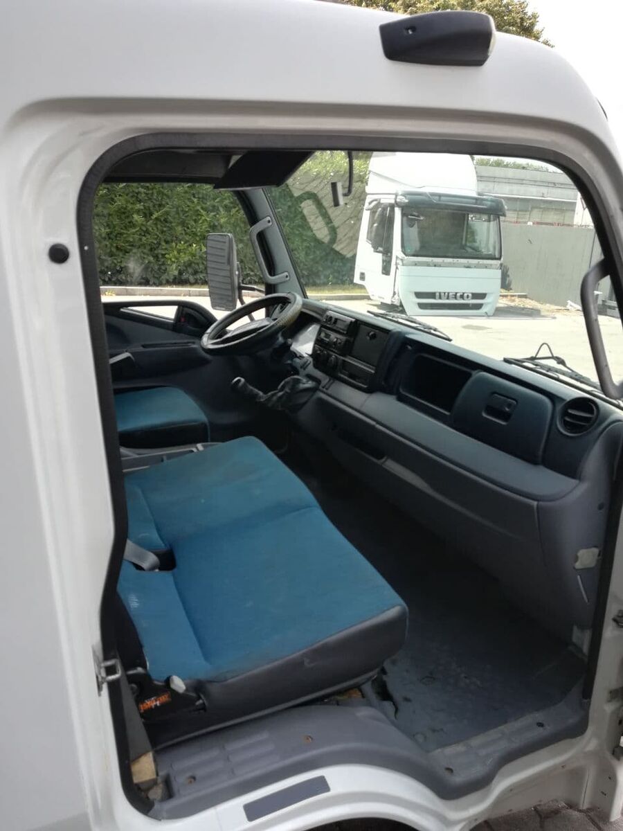 cabina MITSUBISHI FUSO CANTER C 1995mm LH DRIVE EURO 5 2011 -> per camion Mitsubishi Fuso