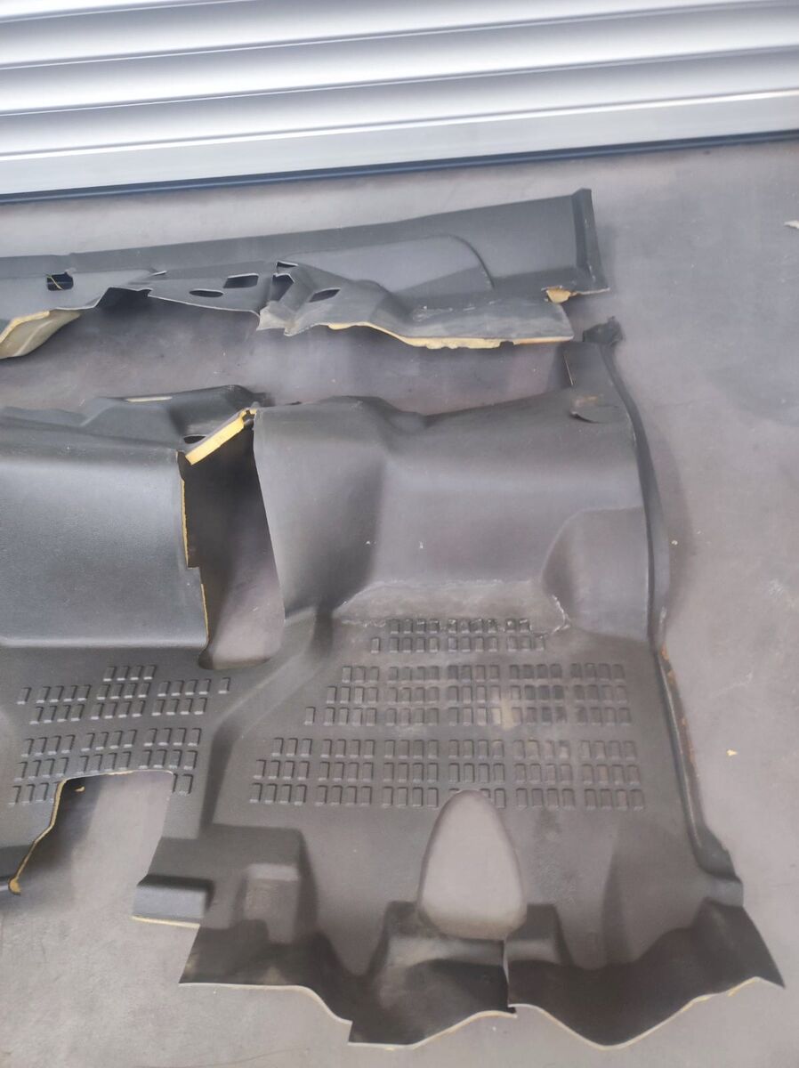 altri ricambi per cabine NISSAN Floor Mat per camion NISSAN Cabstar 2007-2013