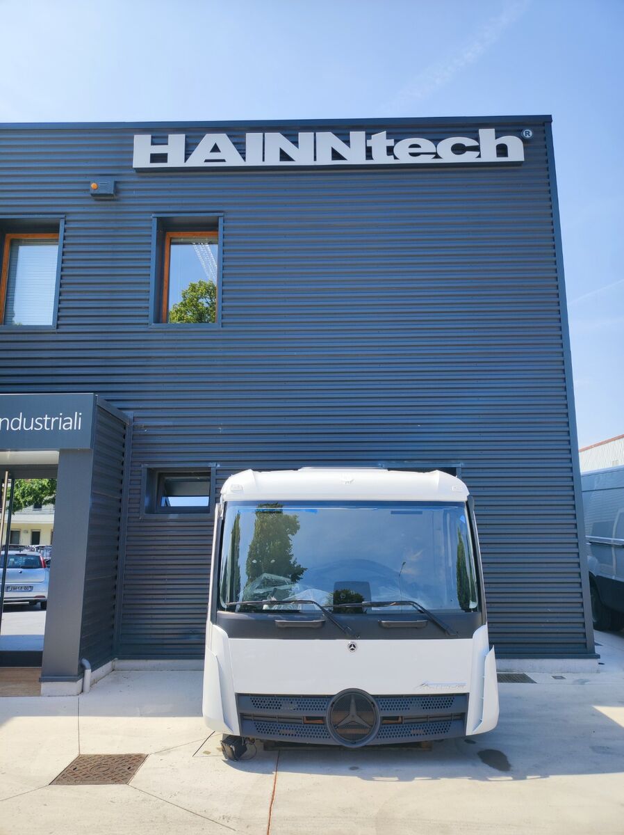 cabina MERCEDES-BENZ AROCS ACTROS 2300mm M TYPE 170mm ENGINE TUNNEL per camion MERCEDES-BENZ MP4 EURO 6
