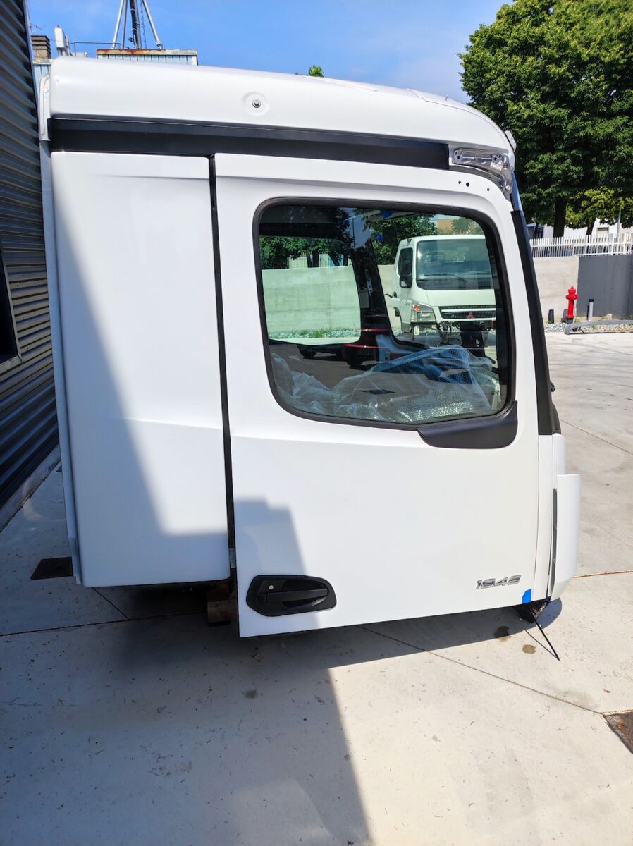 cabina MERCEDES-BENZ AROCS ACTROS 2300mm M TYPE 170mm ENGINE TUNNEL per camion MERCEDES-BENZ MP4 EURO 6