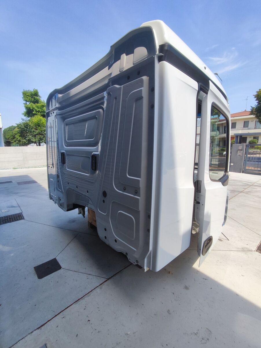 cabina MERCEDES-BENZ AROCS ACTROS 2300mm M TYPE 170mm ENGINE TUNNEL per camion MERCEDES-BENZ MP4 EURO 6